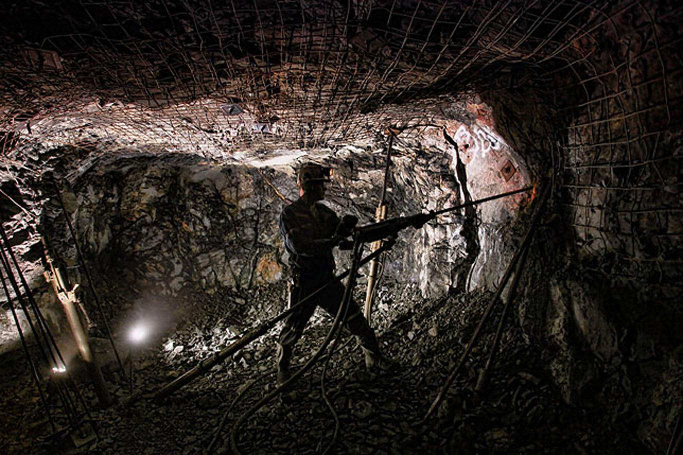 Yer altı maden işçileri günde en fazla 7,5 saat çalışacak